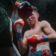 Los réferis de box: el difícil arte de dirigir una pelea