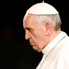 El papa Francisco y la contradicción de bendecir parejas del mismo sexo